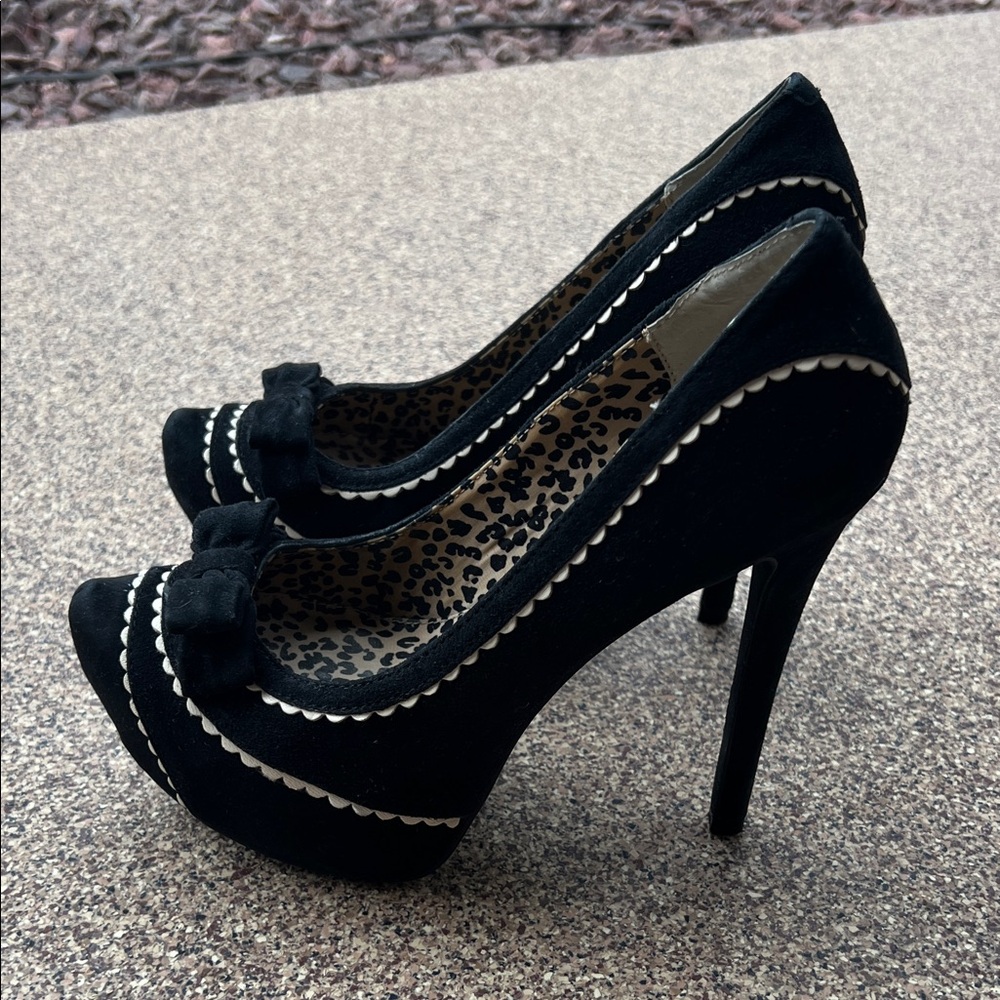 JESSICA SIMPSON Black High Heels with Bow Accent - Picture 2 of 13